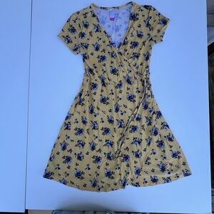 xhilaration dress Medium Yellow Floral Wrap
